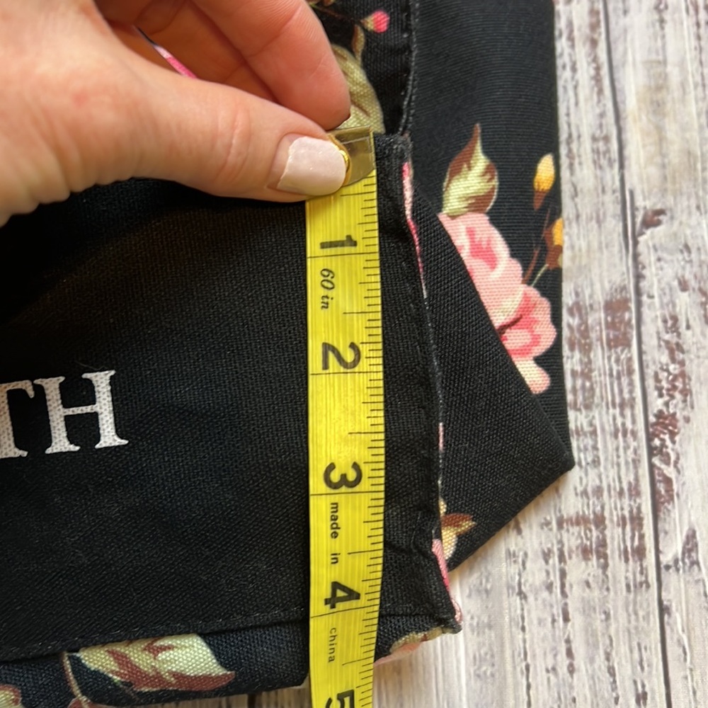 Robin Ruth Floral Canvas Las Vegas Bag. - Picture 10 of 11